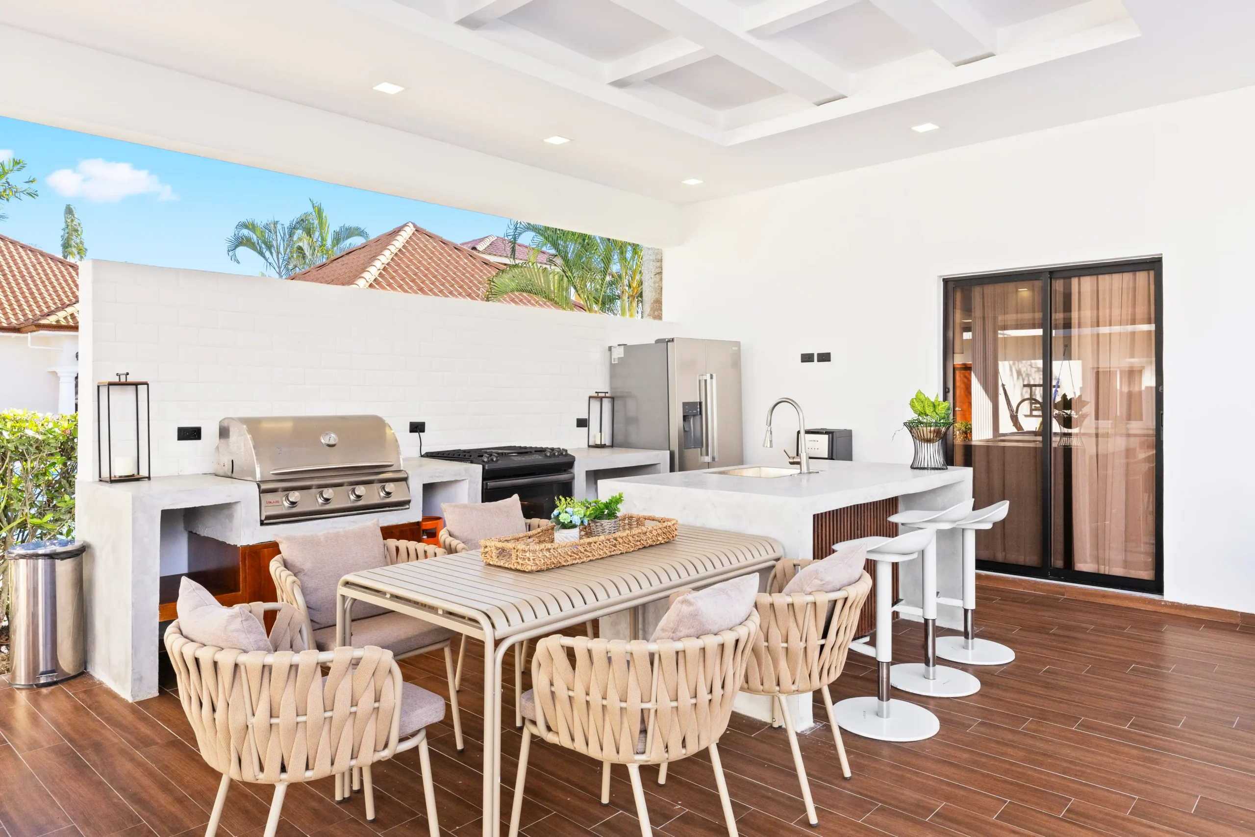 Outdoor Kitchen Features